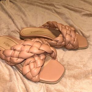 Vionic braided slides size 8 tan